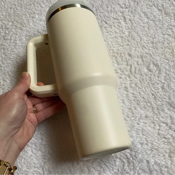 Stanley | adventure quencher travel tumbler 40 oz cup in cream - Picture 4 of 6